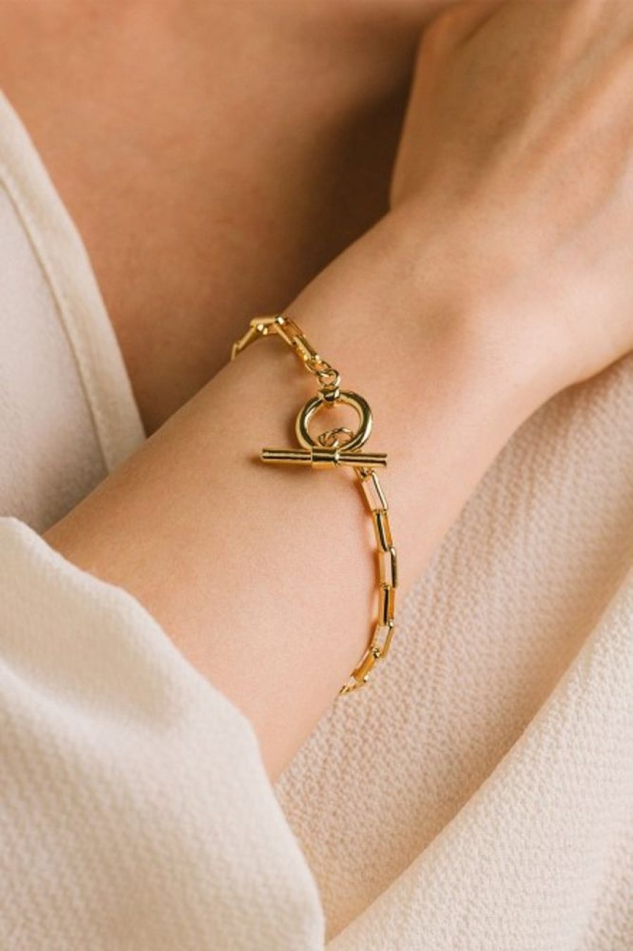 Lover's Tempo Lover'S Tempo Staple Chain Toggle Bracelet In Gold | Accessories