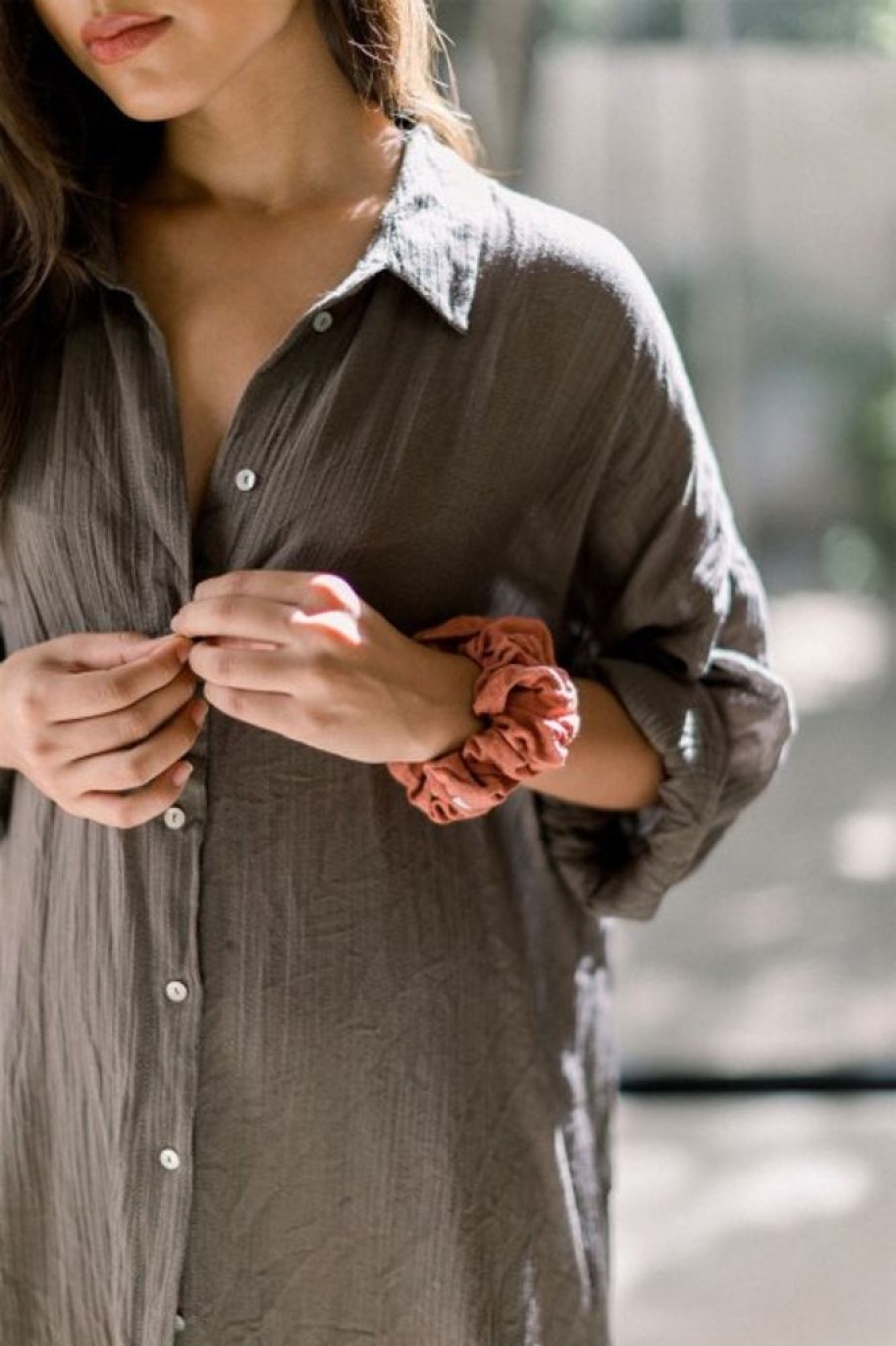 Chelsea King Chelsea King Natural Linen Scrunchie In Terracotta | Beauty