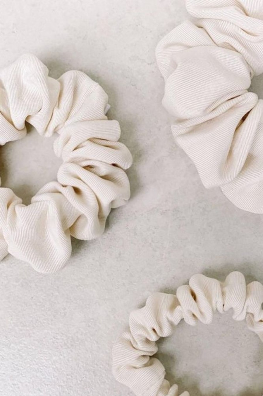 Chelsea King Chelsea King Luxe Scrunchie In Pearl | Beauty