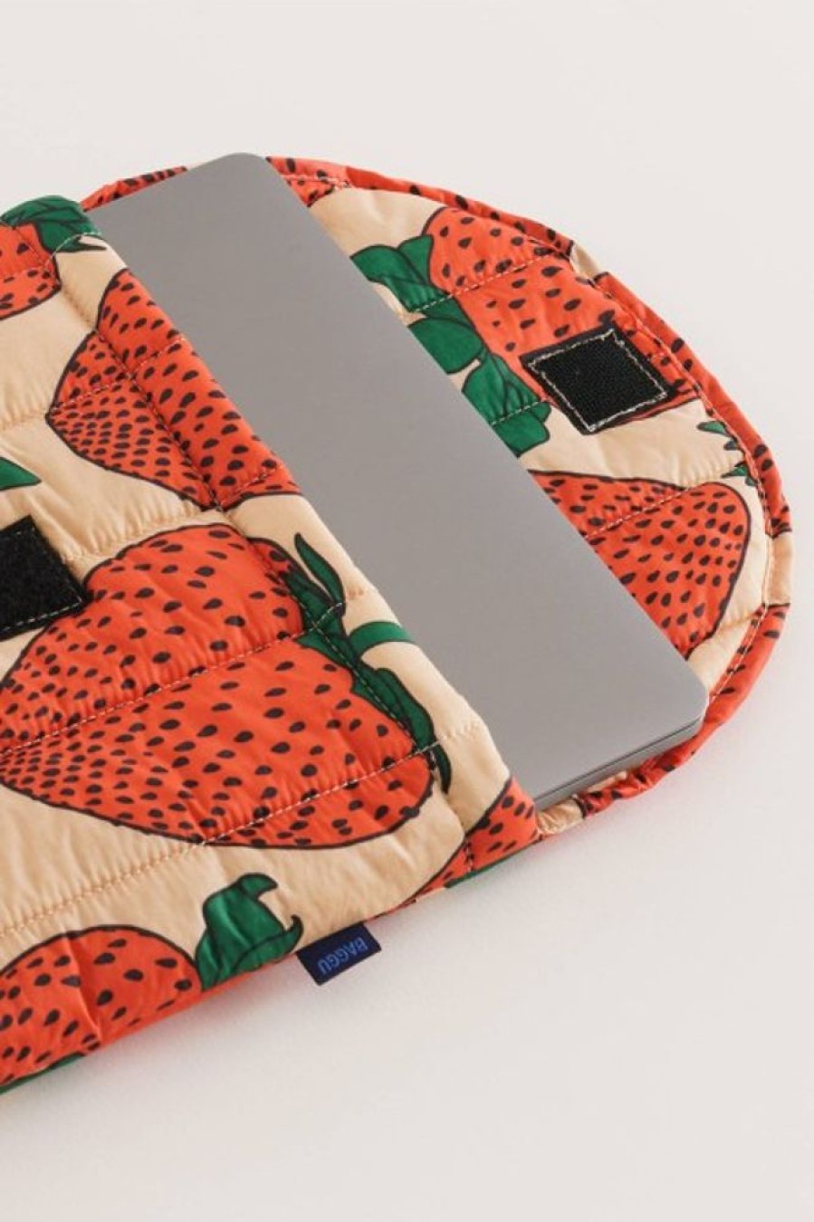 Baggu Baggu Puffy Laptop Sleeve 16 In Strawberry | Tech & Travel