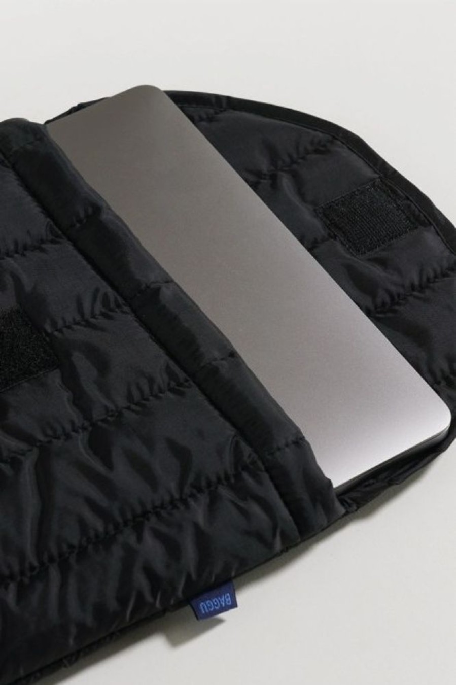 Baggu Baggu Puffy Laptop Sleeve 16 In Black | Tech & Travel